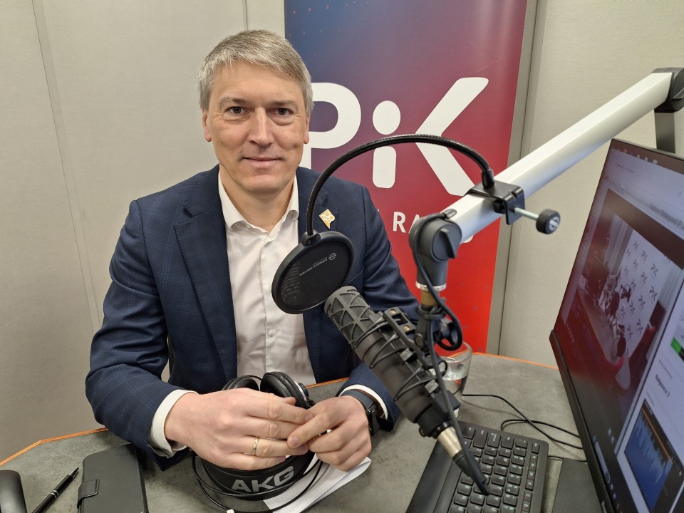 Poseł Marcin Skonieczka w toruńskim studiu Radia PiK. / Fot. Tomasz Bielicki