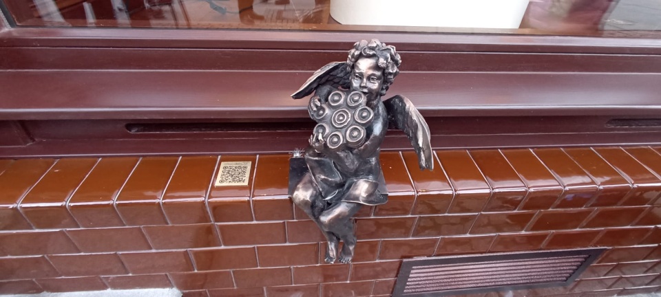 Siódmego toruńskiego aniołka można znaleźć na Rynku Staromiejskim. / Fot. Monika Kaczyńska