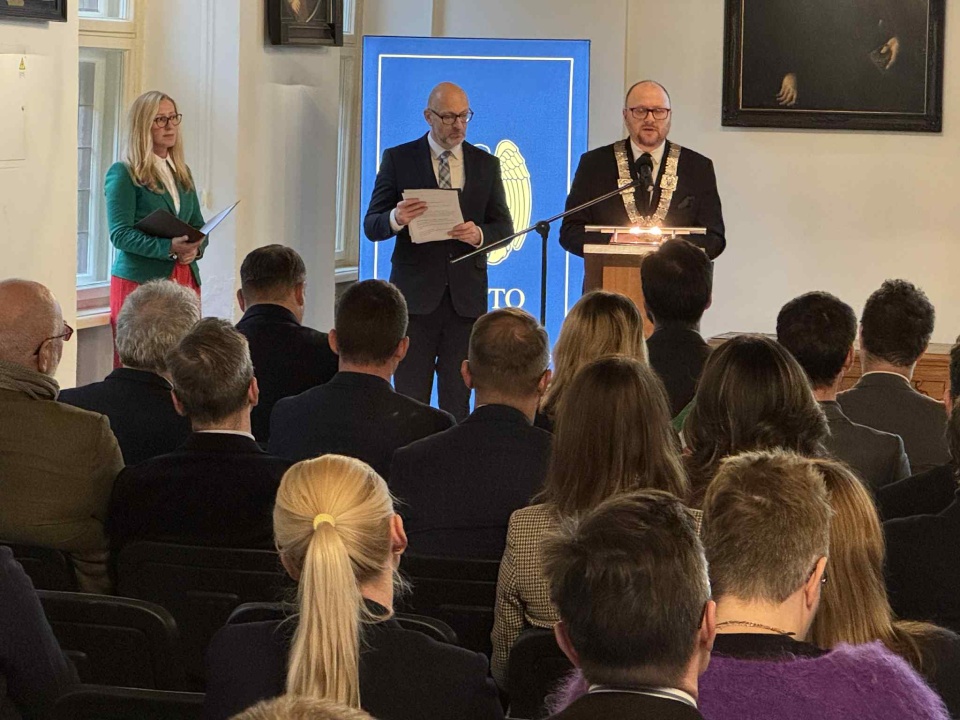 Włoska Ferrara dołącza do miast partnerskich Torunia. Uroczystość podpisania umowy partnerskiej odbyła się w Ratuszu Staromiejskim/fot. Michał Zaręba