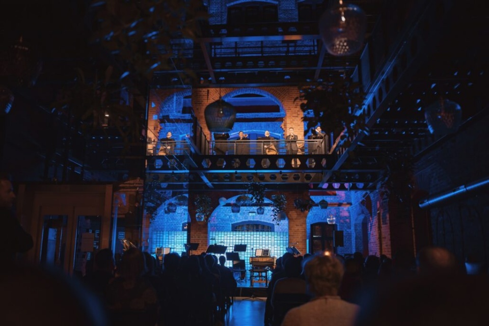 „Muzyka w Zamku Niebios" to cykl koncertów organizowanych przez Fundację Kino Pomorzanin na czele z Michałem Orzechowskim/fot. muzykawzamkuniebios.pl