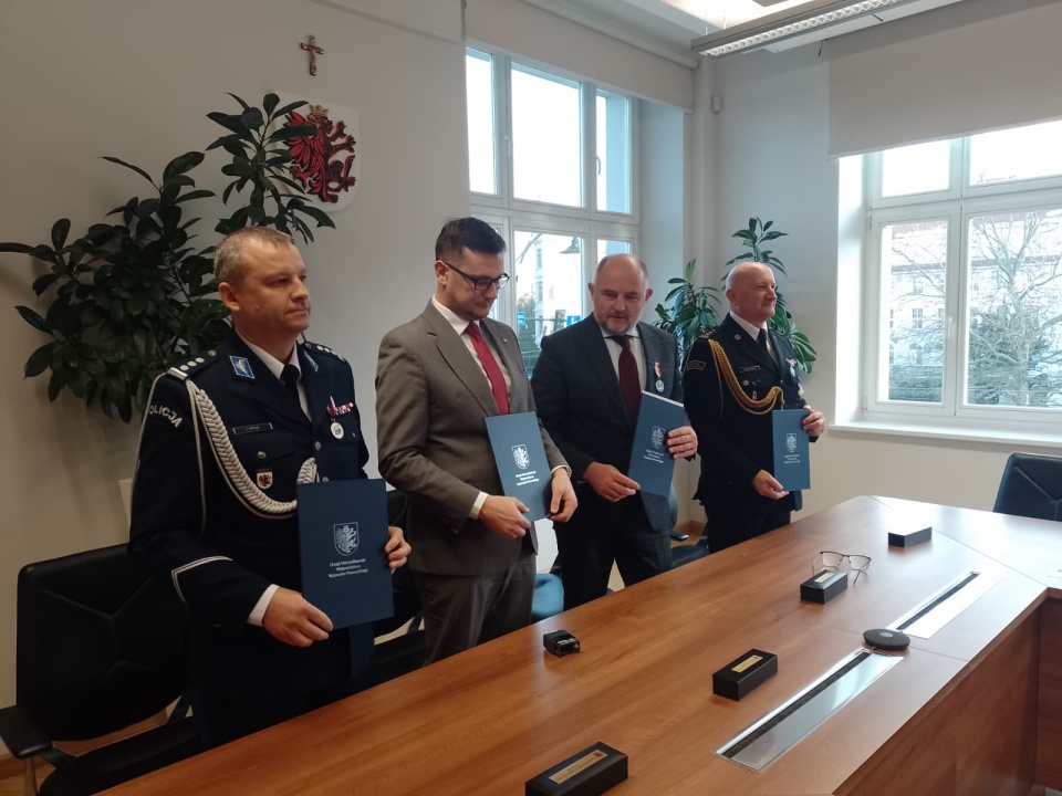 W Kujawsko-Pomorskiem powstanie bezpieczny system łączności. List intencyjny w tej sprawie został podpisany w Urzędzie Marszałkowskim w Toruniu/fot. Michał Zaręba