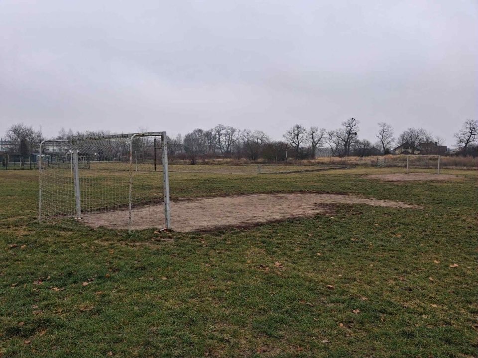 Obecnie boisko wygląda tak. Ale już niedługo powstanie tam orlik/fot. Damian Klich