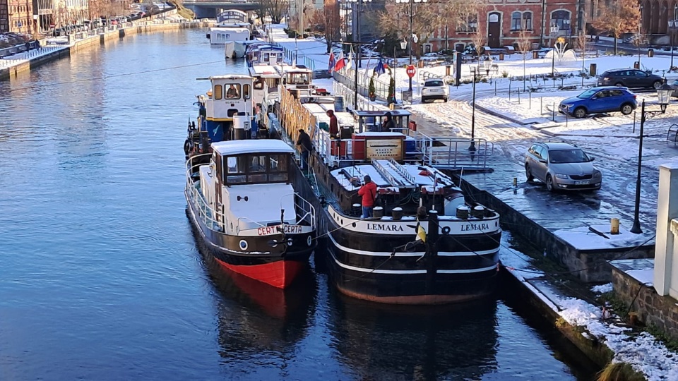 Holownik Certa zacumował u boku Barki Lemara przy Rybim Rynku/fot. Bartosz Nawrocki
