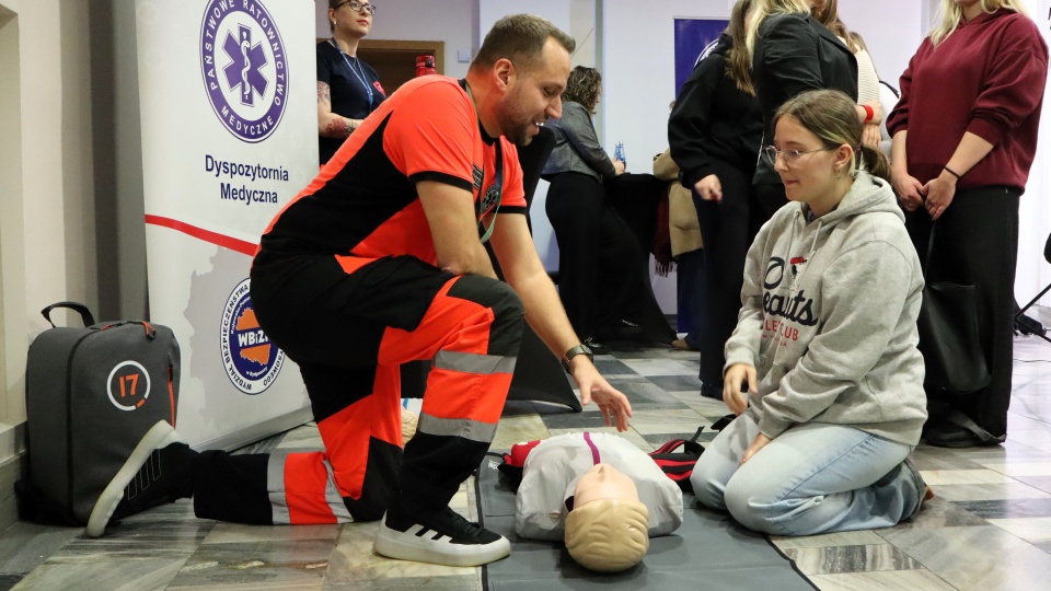 Jak wygląda praca w administracji publicznej i służbach mundurowych - tego mogła dowiedzieć się młodzież odwiedzająca Urząd Wojewódzki w Bydgoszczy, gdzie zorganizowano Targi Pracy „Pracuj dla Polski”/fot. Tatiana Adonis