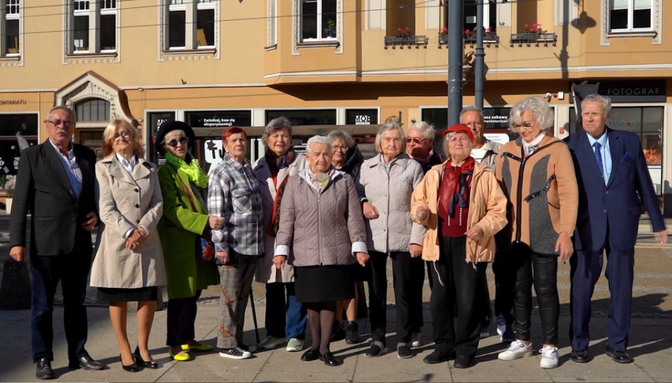Seniorzy, którzy wzięli udział w filmie/fot. materiały policji