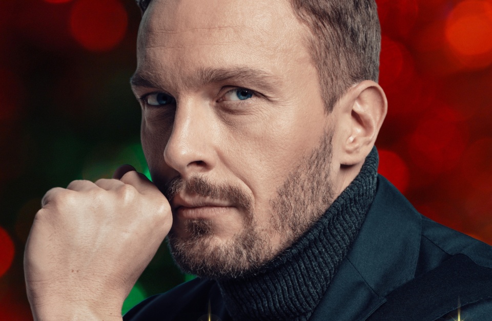 Świąteczne przeboje w Filharmonii Pomorskiej zaśpiewa Sławek Uniatowski. / Fot. Materiały organizatorów