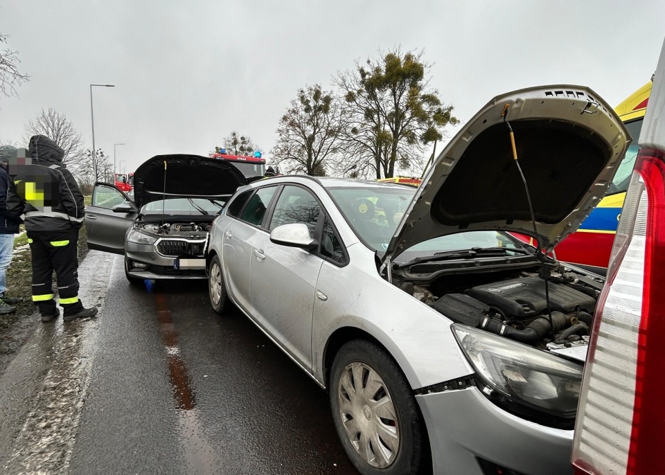 Karambol na DK 91 w Łysomicach pod Toruniem. Zderzenie pięciu aut, trzy osoby poszkodowane/fot. OSP Papowo Toruńskie