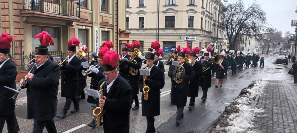 Świętują górnicy z naszego regionu. Pracownicy Inowrocławskich Kopalń Soli Ubrani w odświętne mundury przemaszerowali ulicami Mogilna i Inowrocławia/fot. Marcin Glapiak