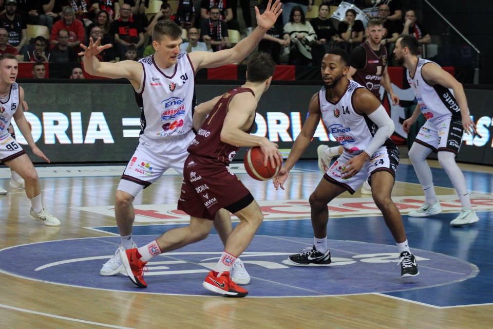 Astoria miała sposób, jak zatrzymać rywala/fot. Patryk Głowacki