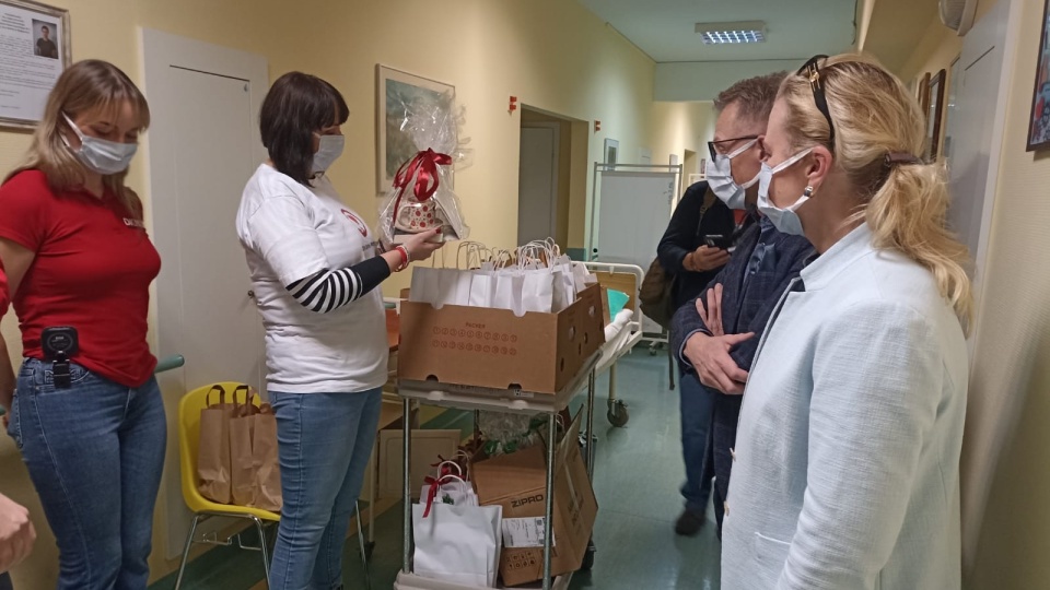 Święty Mikołaj podarował upominki pacjentom Kliniki Hematologii Szpitala Biziela w Bydgoszczy/fot. Jolanta Fischer