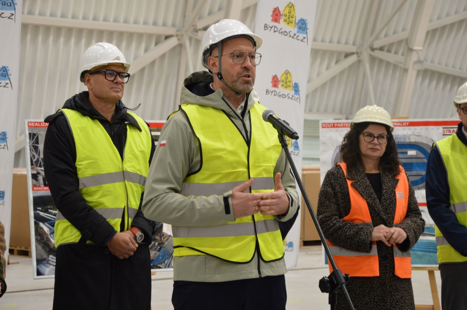 Minister Jakub Rutnicki podczas wizyty w bydgoskiej hali na Zawiszy/fot. Patryk Głowacki