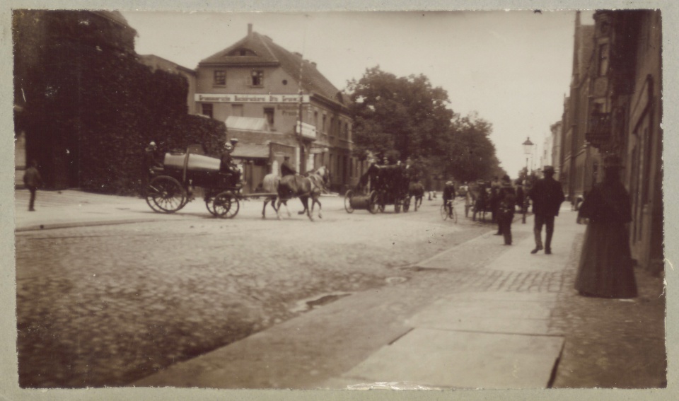 Kilka zdjęć z albumu „Kapsuła Czasu. Fotograficzna opowieść o Bydgoszczy i okolicach z początku XX wieku”/fot. Archiwum Państwowe w Bydgoszczy
