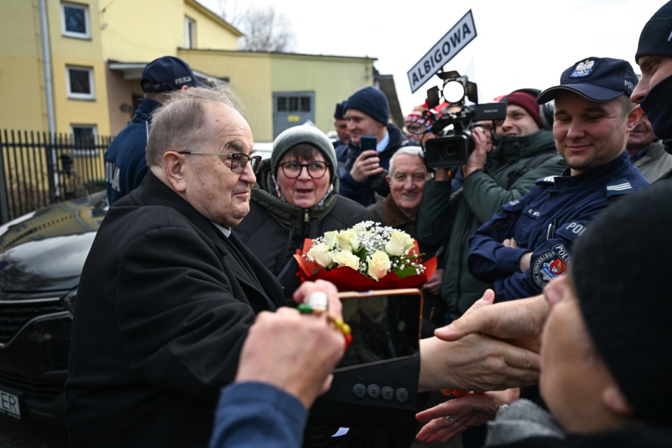 Ojciec Tadeusz Rydzyk w drodze do rzeszowskiej prokuratury/fot. PAP/Darek Delmanowicz