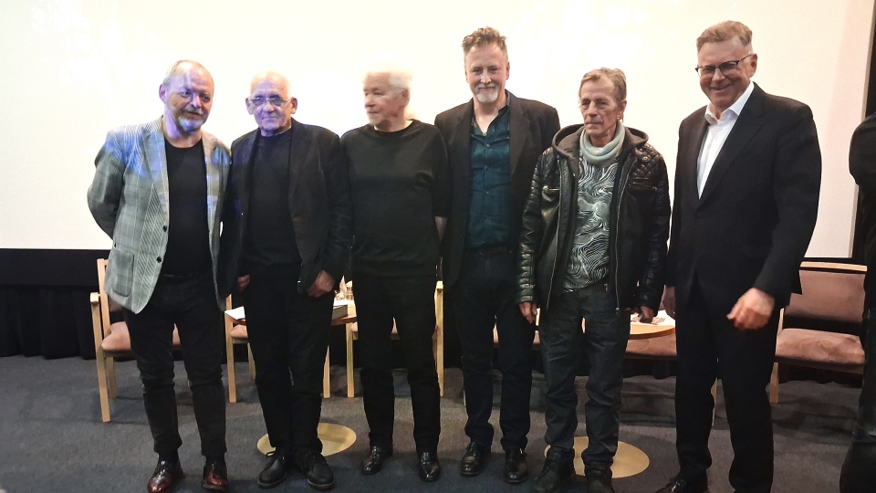 Na zdjęciu od lewej: Zbyszek Krzywański, Jerzy Tolak, Paweł Kuczyński, Leszek Biolik, Sławek Ciesielski, wicemarszałek Zbigniew Ostrowskifot. Iwona Muszytowska-Rzeszotek