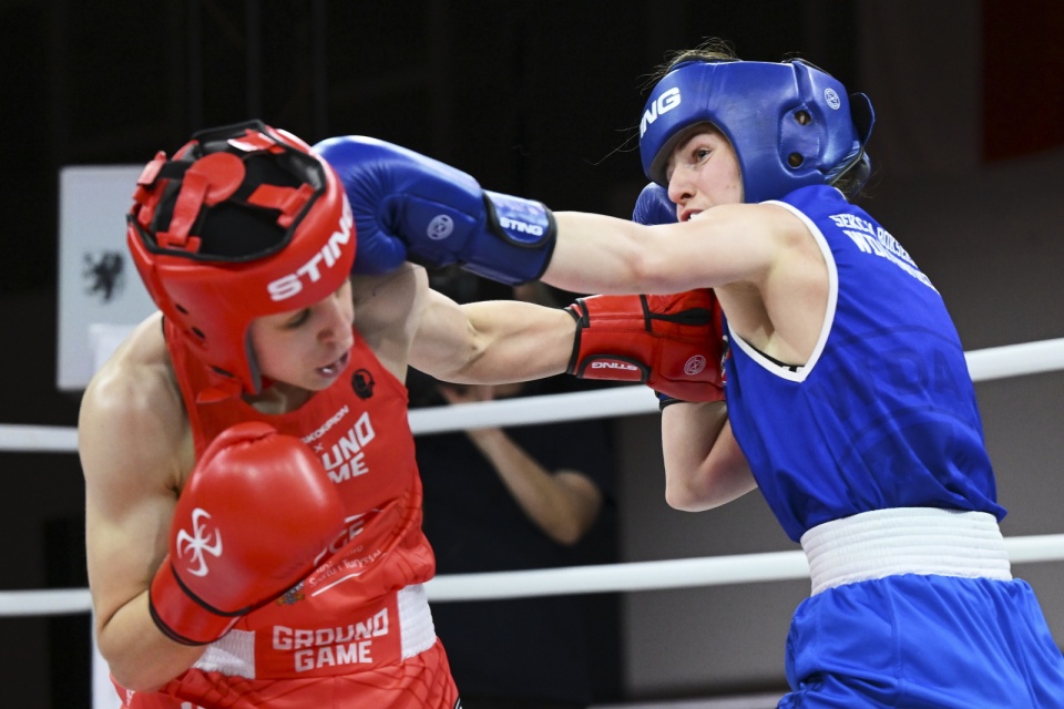 Karolina Ampulska (niebieski) to jedna z medalistek z naszego regionu/fot. PAP/Adam Warżawa