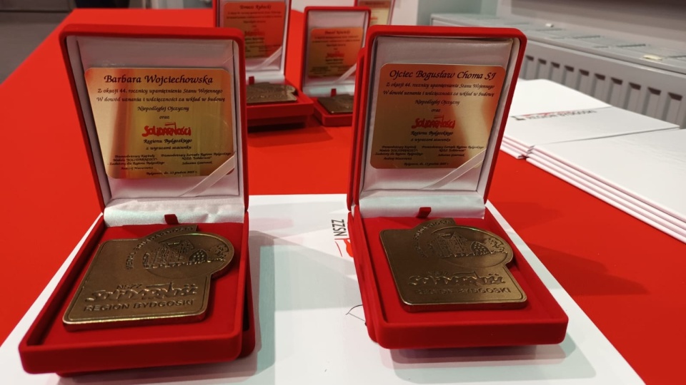Osiem medali wręczono osobom zasłużonym dla bydgoskiej „Solidarności”/fot. Monika Siwak