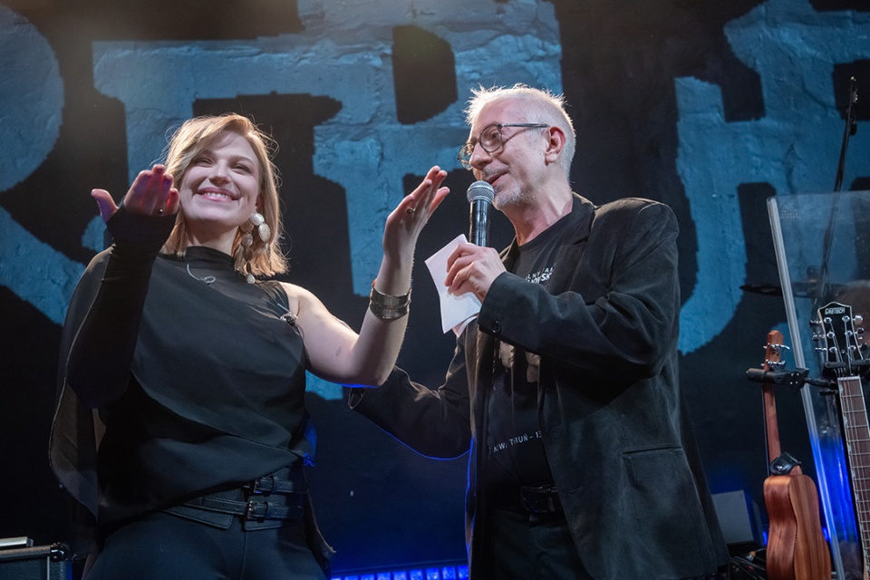 Kathia otrzymała Nagrodę im. Grzegorza Ciechowskiego/fot. Wojtek Szabelski © UMT 2025, licencja: CC BY-NC 4.0