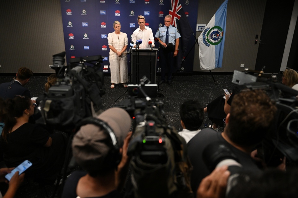 Konferencja prasowa władz po ataku w Sydney/fot. PAP/EPA/DEAN LEWINS