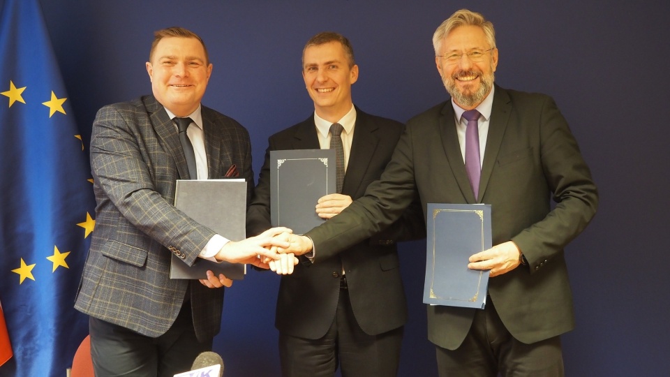 Przedstawiciele Włocławka, powiatu włocławskiego i Powiatowego Centrum Zdrowia podpisali umowę partnerstwa, dzięki której PCZ we Włocławku otrzyma ponad 4,5 miliona złotych/fot. Włocławek/Facebook