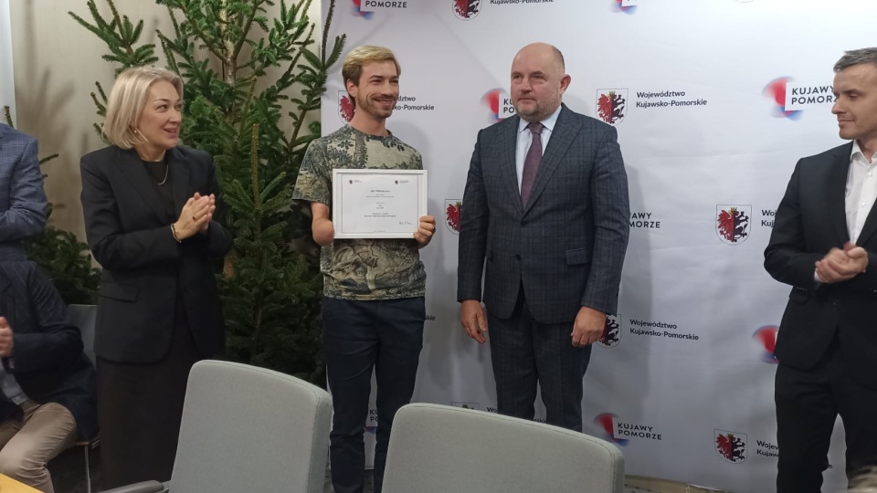 Roman i Grażyna Karkosikowie podarowali województwu żaglowiec/fot. Monika Kaczyńska