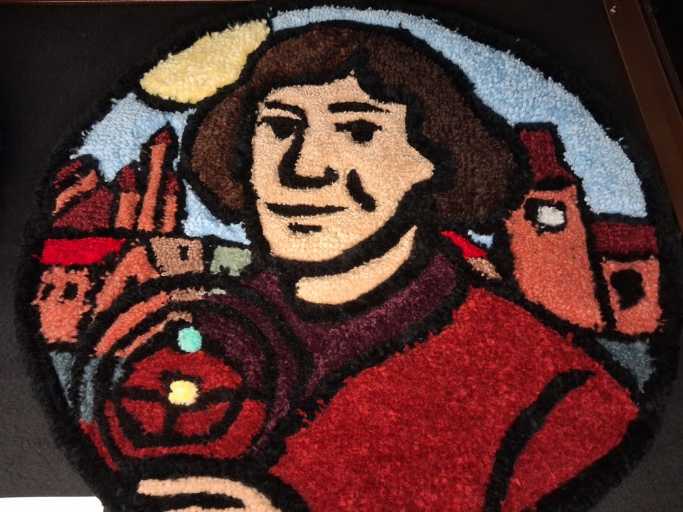 Wełniany kilim z twarzą Mikołaja Kopernika. / Fot. Iwona Muszytowska-Rzeszotek