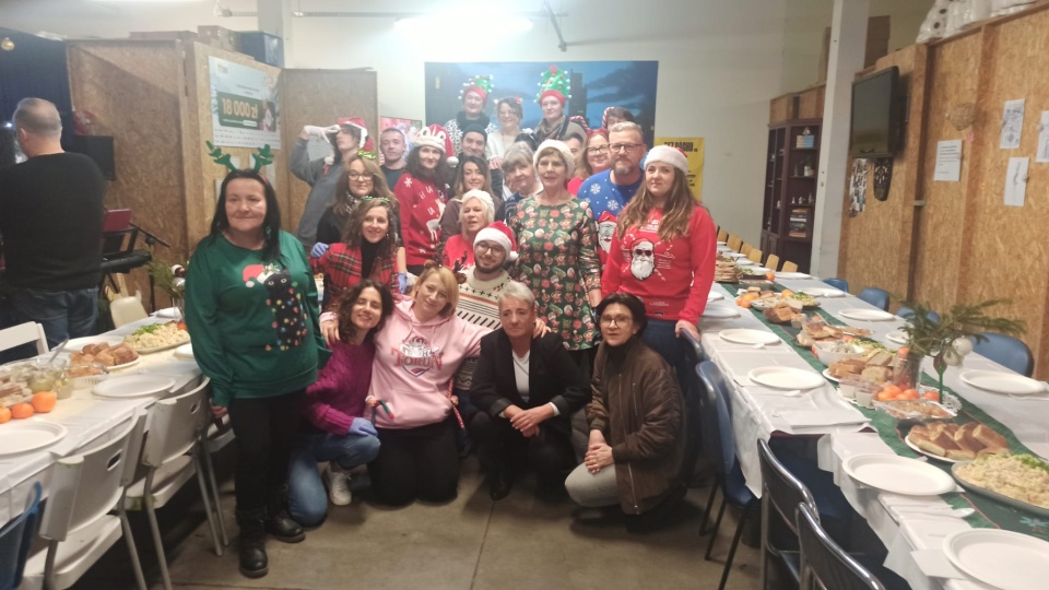 Ekipa „Serca Torunia" przed rozpoczęciem wigilii. / Fot. Robert Duliński