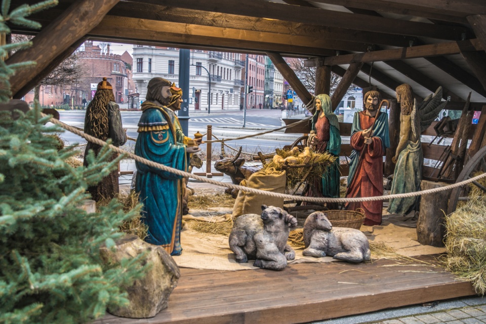 Szopka przed Urzędem Marszałkowskim w Toruniu/fot. Andrzej Goiński/UMWKP