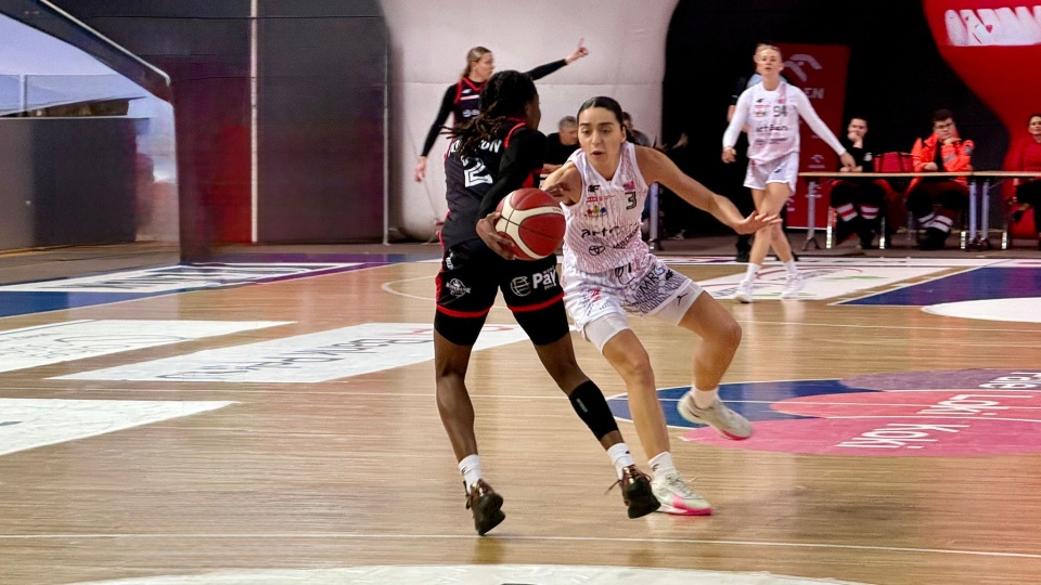 Energa Toruń zdecydowanie wygrała derby Kujaw i Pomorza, pokonując na wyjeździe Artego Bydgoszcz 90:71/fot. Izabela Langner