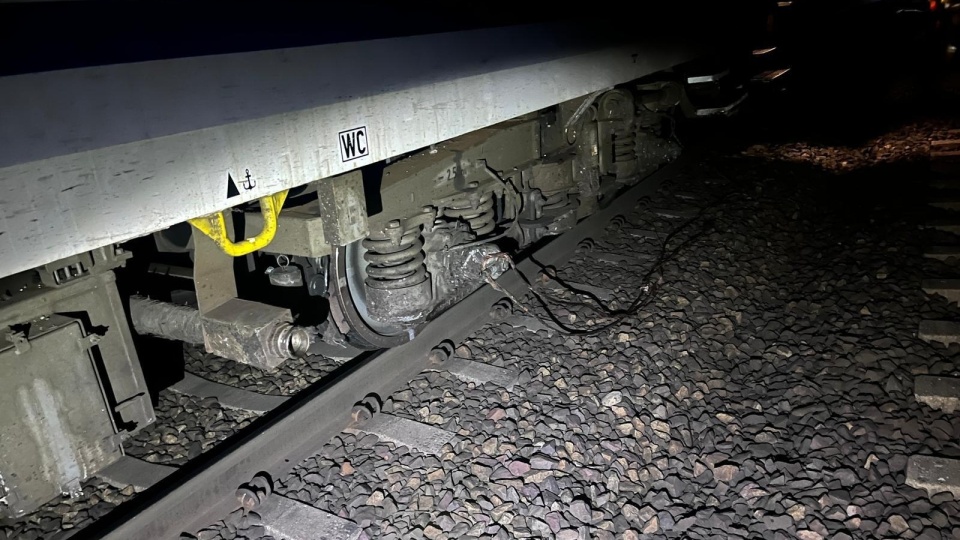 O włos od tragedii na torowisku niedaleko Świecia. Auto wypadło z drogi/fot. KP PSP Świecie