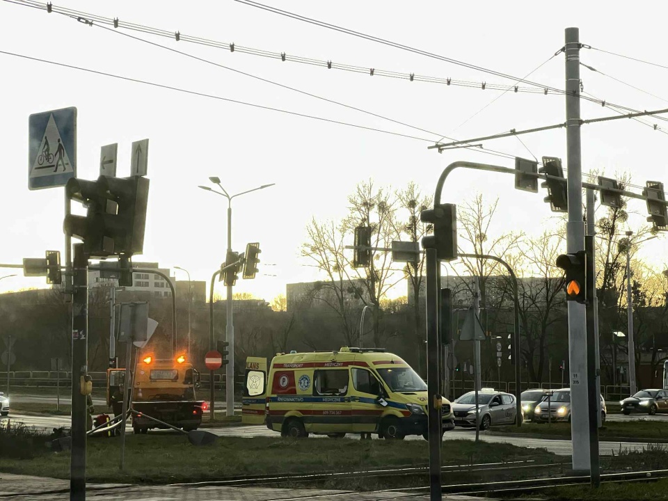 Do zderzenia z udziałem karetki pogotowia doszło na Rondzie Jagiellonów. / Fot. Agata Raczek