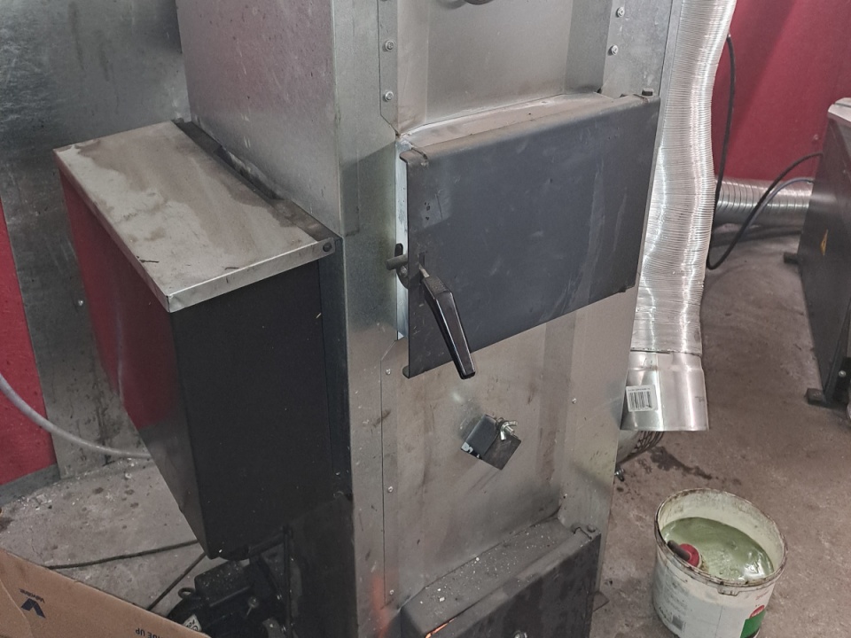 Palił zużytym olejem silnikowym i odpadami/fot. Straż Miejska Bydgoszcz