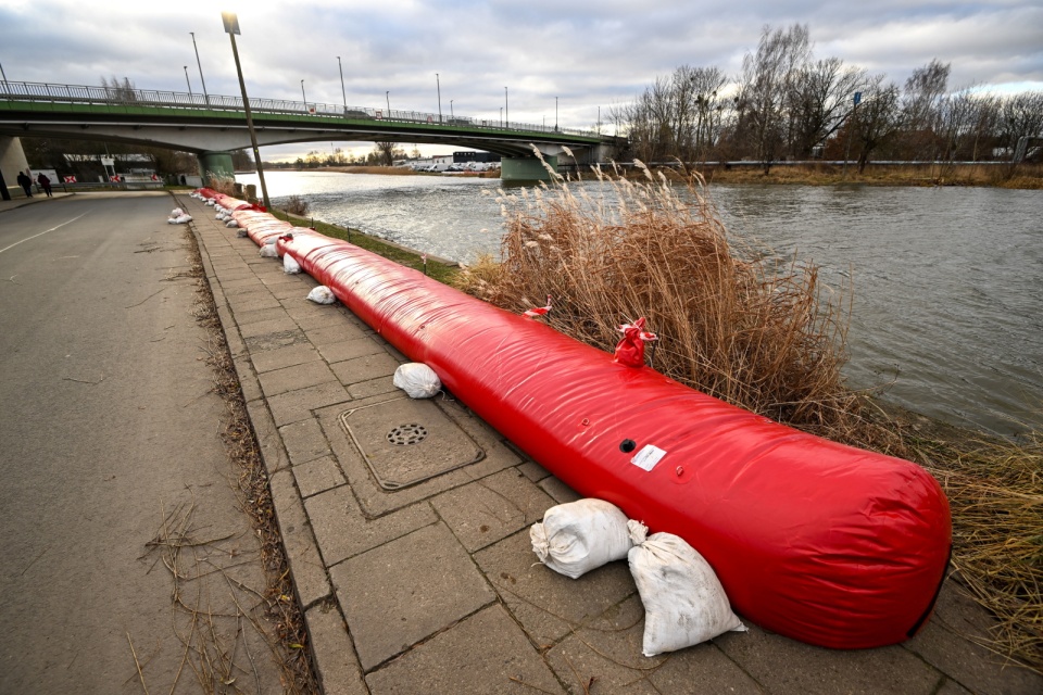 Elbląg szykuje się do walki z wysoką falą/fot. PAP/Andrzej Jackowski