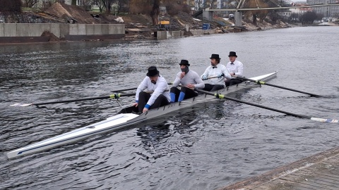 Noworoczny trening wioślarski odbył się na przystani Lotto Bydgostii/fot. Damian Klich