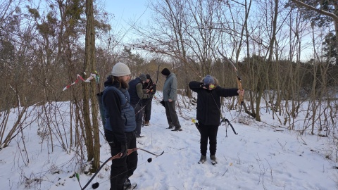 Toruńscy łucznicy spotkali się w niedzielę na terenie Fortu I, by na dobre rozpocząć nowy sezon/fot. Robert Duliński