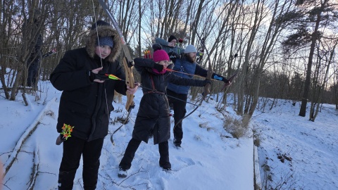 Toruńscy łucznicy spotkali się w niedzielę na terenie Fortu I, by na dobre rozpocząć nowy sezon/fot. Robert Duliński