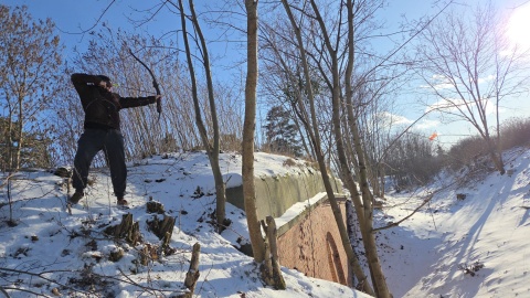 Toruńscy łucznicy spotkali się w niedzielę na terenie Fortu I, by na dobre rozpocząć nowy sezon/fot. Robert Duliński