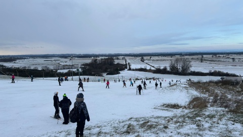 Stok narciarski w Unisławiu był w weekend oblegany przez miłośników białego szaleństwa/fot. Robert Duliński