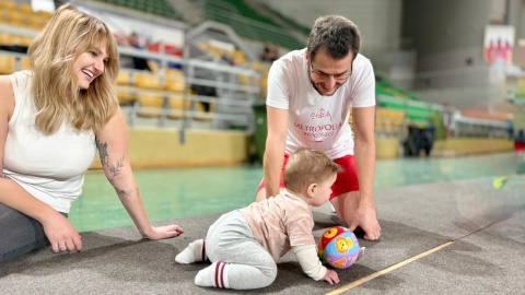 Na parkiecie takie drużyny jak: „Przyjaciele Andrzeja Brończyka”, „Kibice Zawiszy”, „Zawisza Oldboys”, a także drużyna bydgoskich mediów. W jej składzie reprezentanci Polskiego Radia PiK: Damian Klich, Patryk Głowacki, Bartosz Nawrocki i Wiktor Sobociński/fot. Izabela Langner