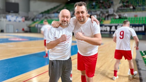 Na parkiecie takie drużyny jak: „Przyjaciele Andrzeja Brończyka”, „Kibice Zawiszy”, „Zawisza Oldboys”, a także drużyna bydgoskich mediów. W jej składzie reprezentanci Polskiego Radia PiK: Damian Klich, Patryk Głowacki, Bartosz Nawrocki i Wiktor Sobociński/fot. Izabela Langner