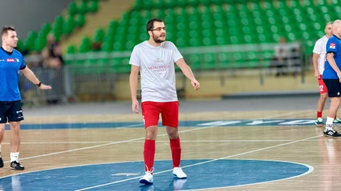 Na parkiecie takie drużyny jak: „Przyjaciele Andrzeja Brończyka”, „Kibice Zawiszy”, „Zawisza Oldboys”, a także drużyna bydgoskich mediów. W jej składzie reprezentanci Polskiego Radia PiK: Damian Klich, Patryk Głowacki, Bartosz Nawrocki i Wiktor Sobociński/fot. Izabela Langner