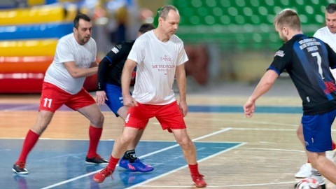 Na parkiecie takie drużyny jak: „Przyjaciele Andrzeja Brończyka”, „Kibice Zawiszy”, „Zawisza Oldboys”, a także drużyna bydgoskich mediów. W jej składzie reprezentanci Polskiego Radia PiK: Damian Klich, Patryk Głowacki, Bartosz Nawrocki i Wiktor Sobociński/fot. Izabela Langner