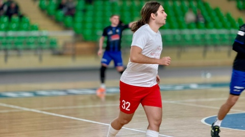 Na parkiecie takie drużyny jak: „Przyjaciele Andrzeja Brończyka”, „Kibice Zawiszy”, „Zawisza Oldboys”, a także drużyna bydgoskich mediów. W jej składzie reprezentanci Polskiego Radia PiK: Damian Klich, Patryk Głowacki, Bartosz Nawrocki i Wiktor Sobociński/fot. Izabela Langner