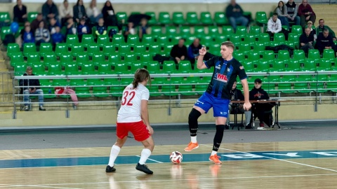 Na parkiecie takie drużyny jak: „Przyjaciele Andrzeja Brończyka”, „Kibice Zawiszy”, „Zawisza Oldboys”, a także drużyna bydgoskich mediów. W jej składzie reprezentanci Polskiego Radia PiK: Damian Klich, Patryk Głowacki, Bartosz Nawrocki i Wiktor Sobociński/fot. Izabela Langner