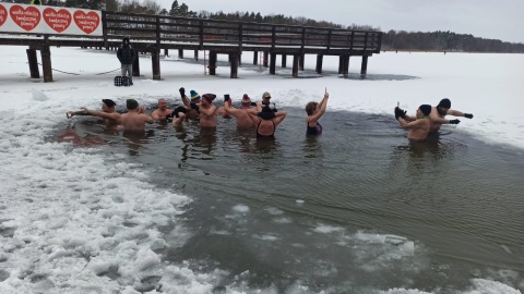 Miłośnicy morsowania z gminy Łysomice przygotowywali się do nadchodzącego 34. Finału Wielkiej Orkiestry Świątecznej Pomocy/fot. Robert Dulińśki
