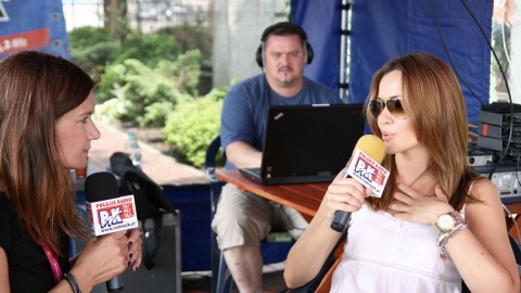 Aktorka Marta Żmuda-Trzebiatowska (z prawej) i dziennikarka PR PiK Iwona Muszytowska-Rzeszotek, z tyłu realizator Sławomir Nowak/fot. Piotr Walczak