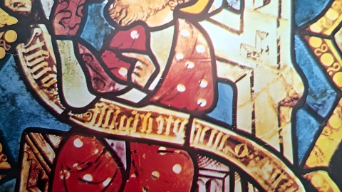 Nasi reporterzy, Michał Zaręba i Robert Duliński kontynuują śledztwo w sprawie zaginionych toruńskich witraży. Dotarli do prywatnych notatek pana Edwarda Kwiatkowskiego, który współtworzył pracownię witraży przy Toruńskim UMK/fot. Robert Duliński