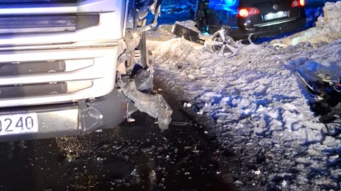 Osobówka zderzyła się z ciężarówką na DW534 niedaleko Grudziądza/fot. Facebook/Komenda Miejska Państwowej Straży Pożarnej w Grudziądzu