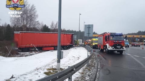 Dwie ciężarówki zderzyły się przy bramkach na A1. / Fot. OSP Złotoria