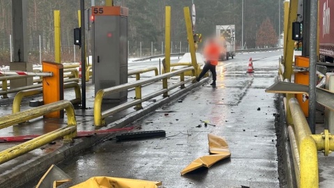 Dwie ciężarówki zderzyły się przy bramkach na A1. / Fot. OSP Złotoria