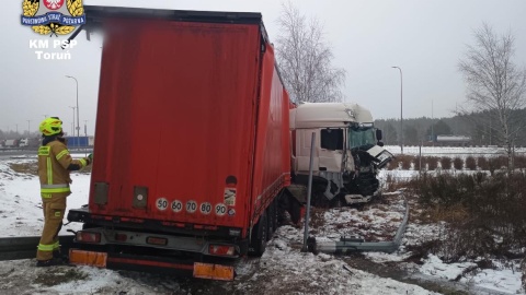 Dwie ciężarówki zderzyły się przy bramkach na A1. / Fot. OSP Złotoria